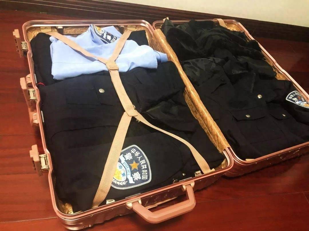 看看警校生的行李箱里都装了啥?_生活_警察学院_运动