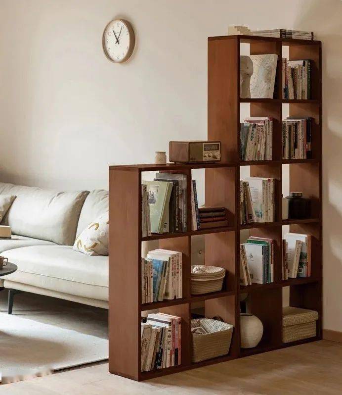 可自由组合的原木书架,大小户型通用,好打理,通透有条理_书柜_收纳