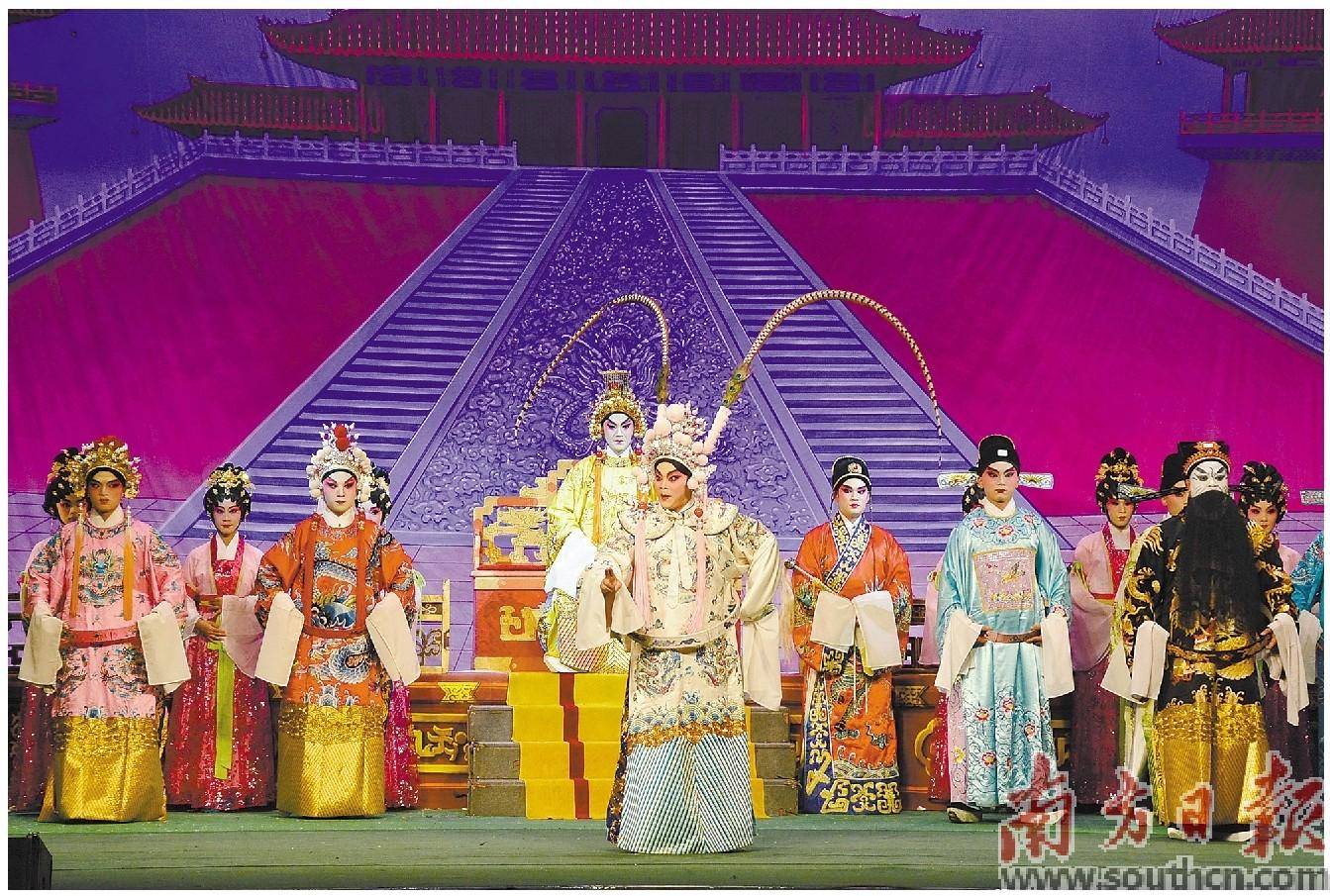 大型粤剧"舞动"香港荃湾大会堂