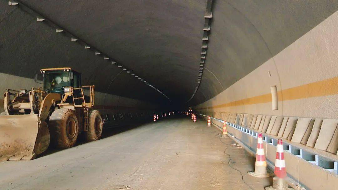景区的路程将会解决往年帽子峰景区拥堵的现象,特别是佛岭隧道的贯通