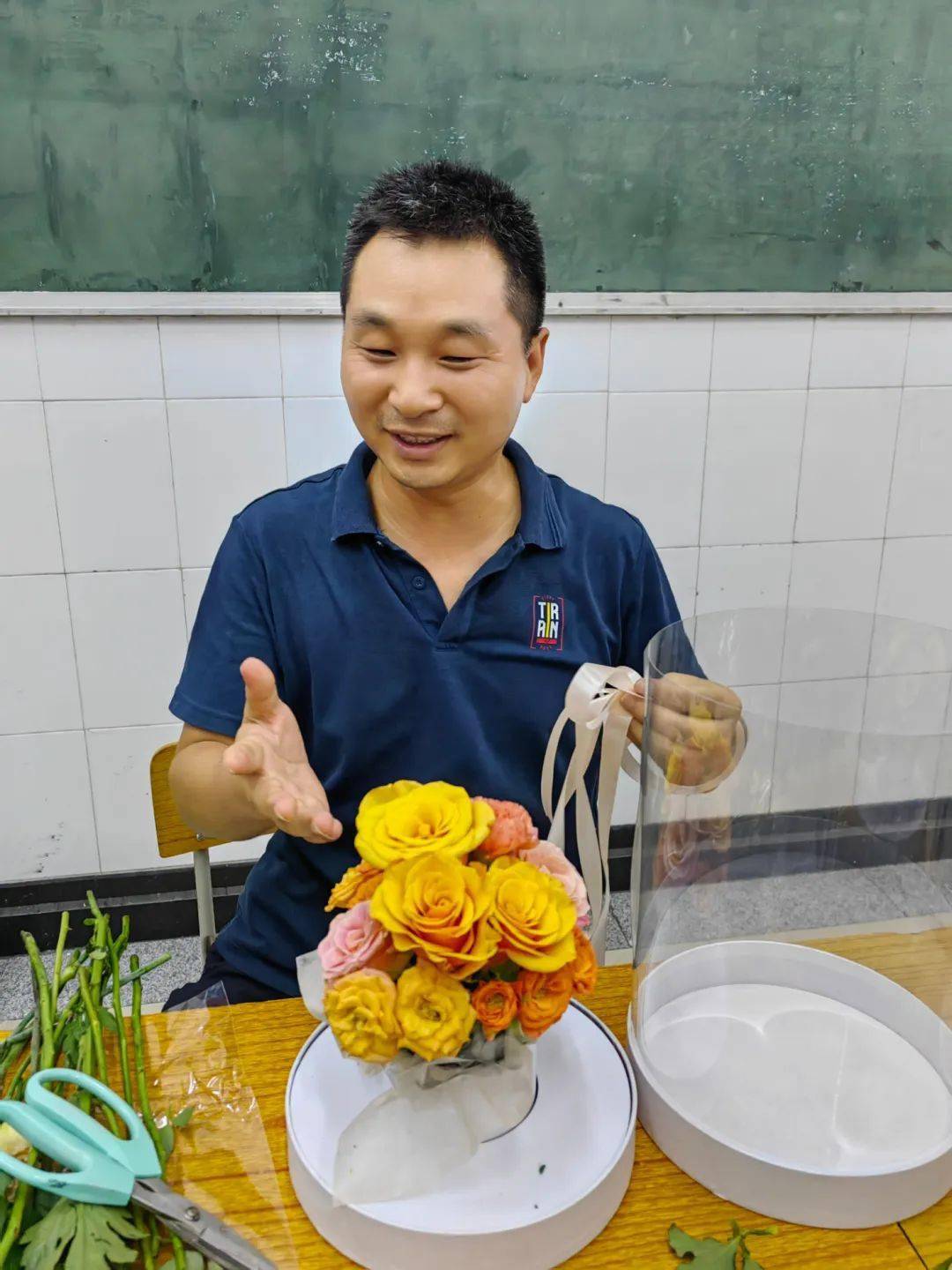 "师"情"花"艺 芬芳东湖——惠州市惠城区东湖学校举行教师节插花活动