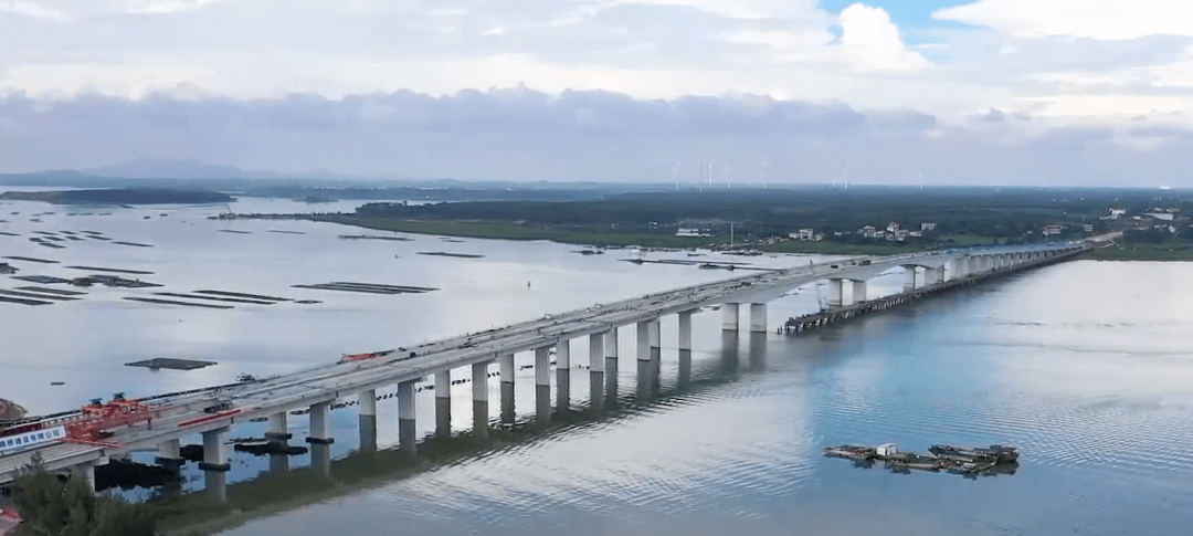 广西滨海公路大风江大桥实现全线贯通