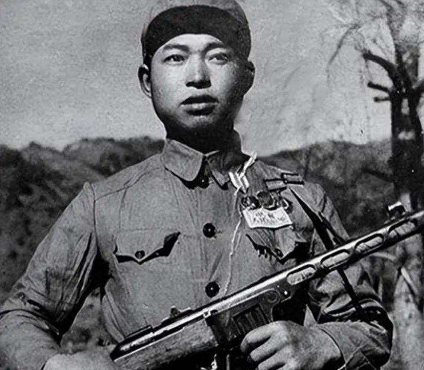 英国上将霍利曾被志愿军俘虏,感叹:中国步兵,比德,美,苏更强_战力