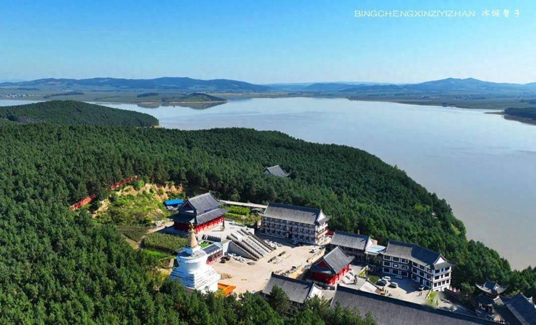 桦南县地处佳木斯,双鸭山,七台河,鹤岗,鸡西五地市"一个半小时"经济圈