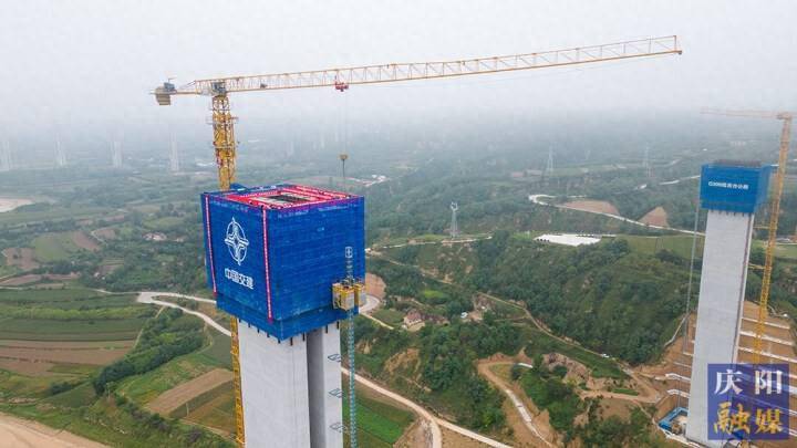 甘肃第一高墩!西合公路项目马莲河特大桥178米主墩顺利封顶