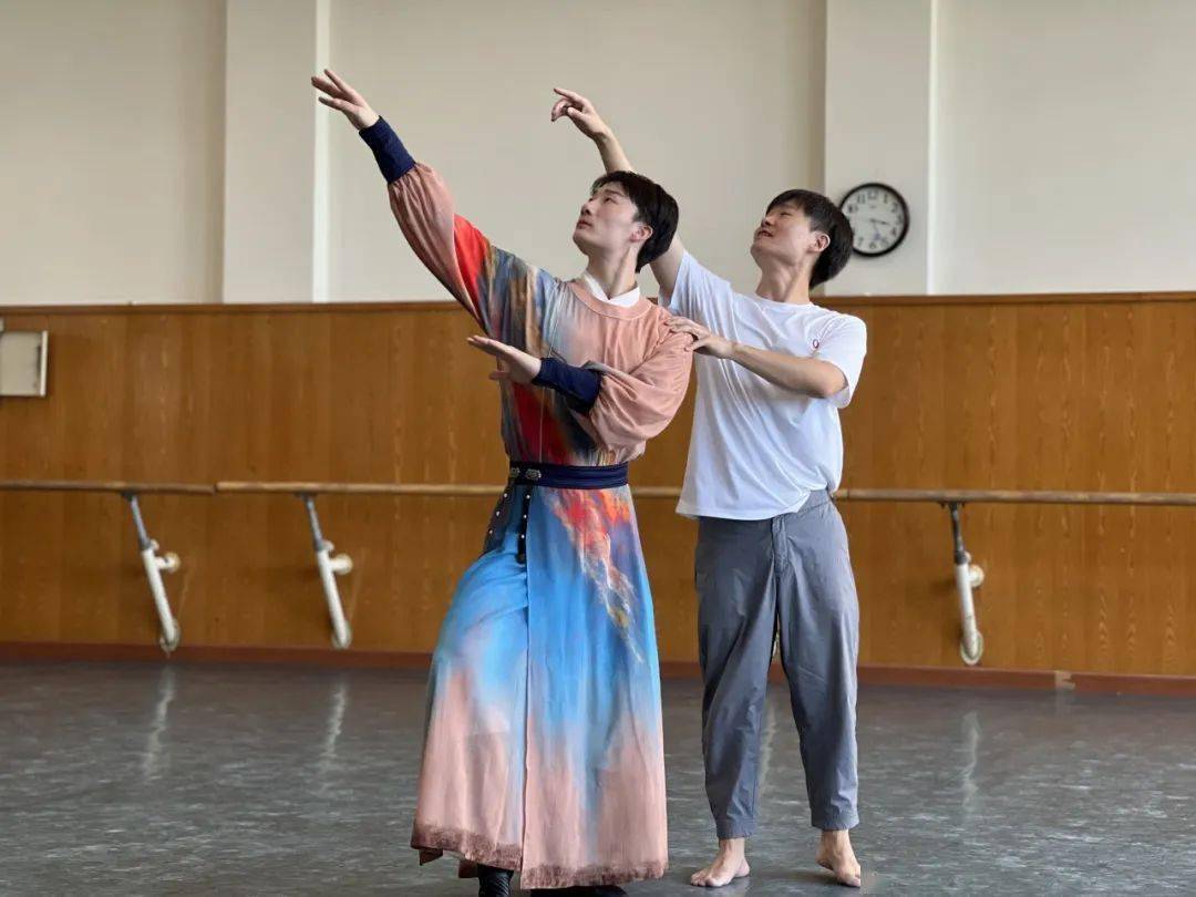 汪子涵李书涵《柘枝舞芳华》指导教师:孙爽 鲁佳 贺梦娇编导:胡岩 郝