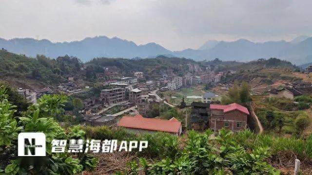 益岭是安溪县蓝田乡的一个不大村庄,是革命老区村,位于安溪县中部偏西