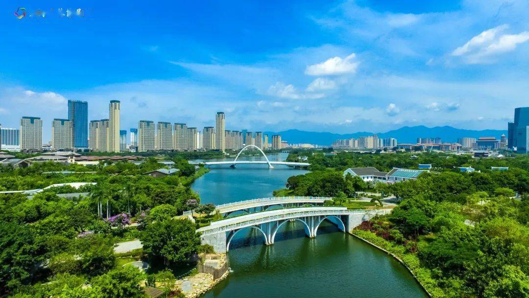 清遠橋位於園博大道上,連接溫泉島和閩臺島,與空明橋是