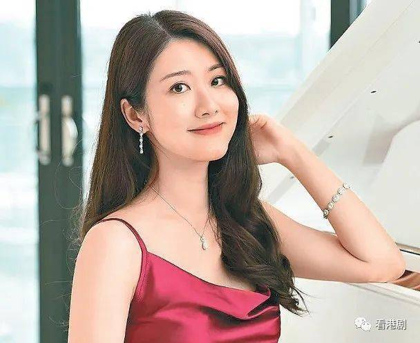 继花旦唐诗咏,黄智雯以至被冷待16年的赵希洛先后往外闯后,2013年华姐