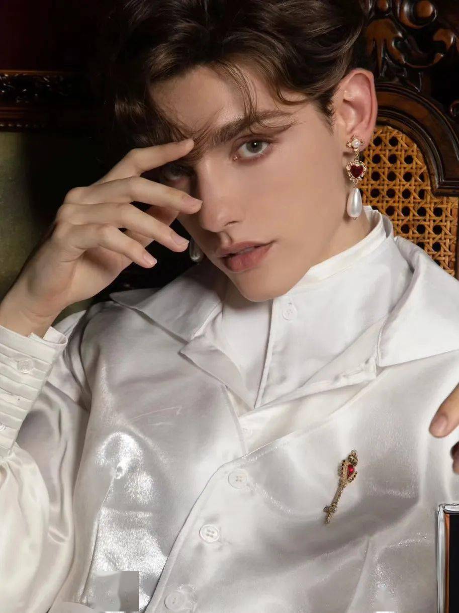 卷发|男生也要头包脸_back_call