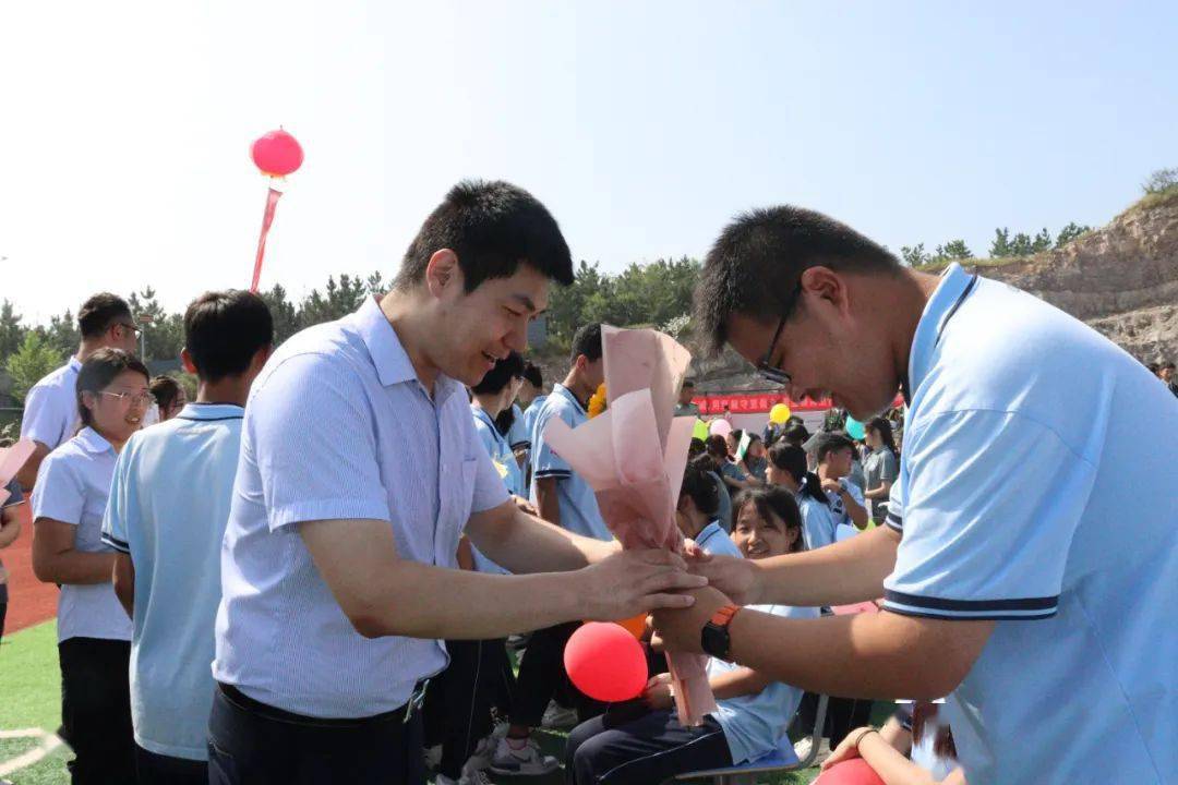 【国开资讯】十八而志,成就大我丨潍坊国开中学首届成人礼暨新学年