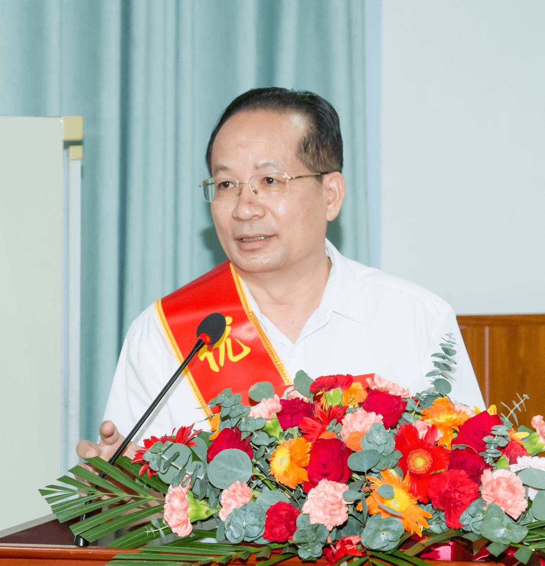 会上,南丰中学校长陈良谟,南丰中心学校教师许雅琴,南丰中学教师林秀