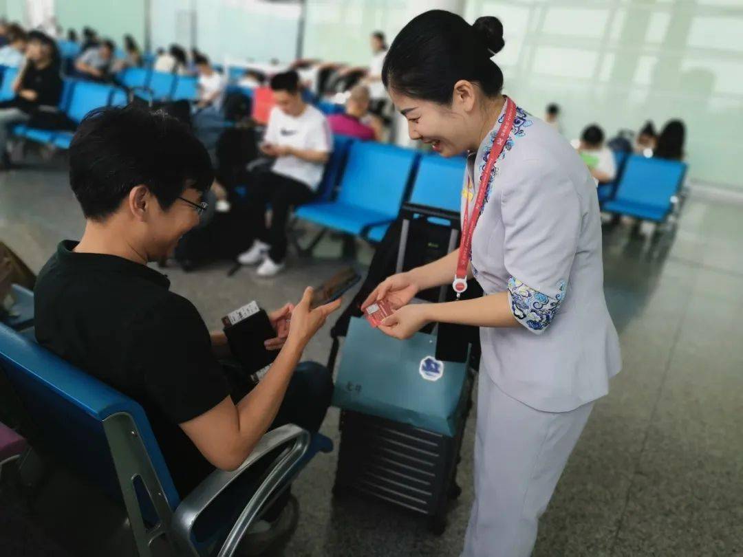 海航因您而感动丨海南航空长沙基地商务员刘璐:要做旅客的"及时雨"!