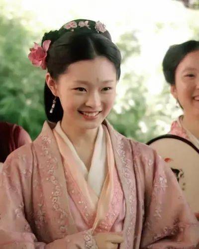 邢岫烟)↓阚清子(饰 麝月)↓宣璐(饰 雪雁)↓徐璐(饰 薛宝琴)