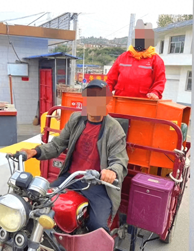 农用车违法载人危害大 务农路上别"误"安全| 夏季行动_处罚_人员_进行