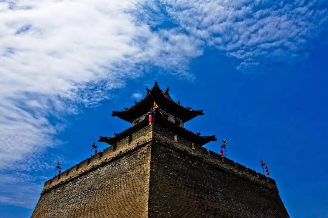 而又神奇的城市,一座承载着华夏文明的文化古都,秦砖汉瓦,暮鼓钟晨