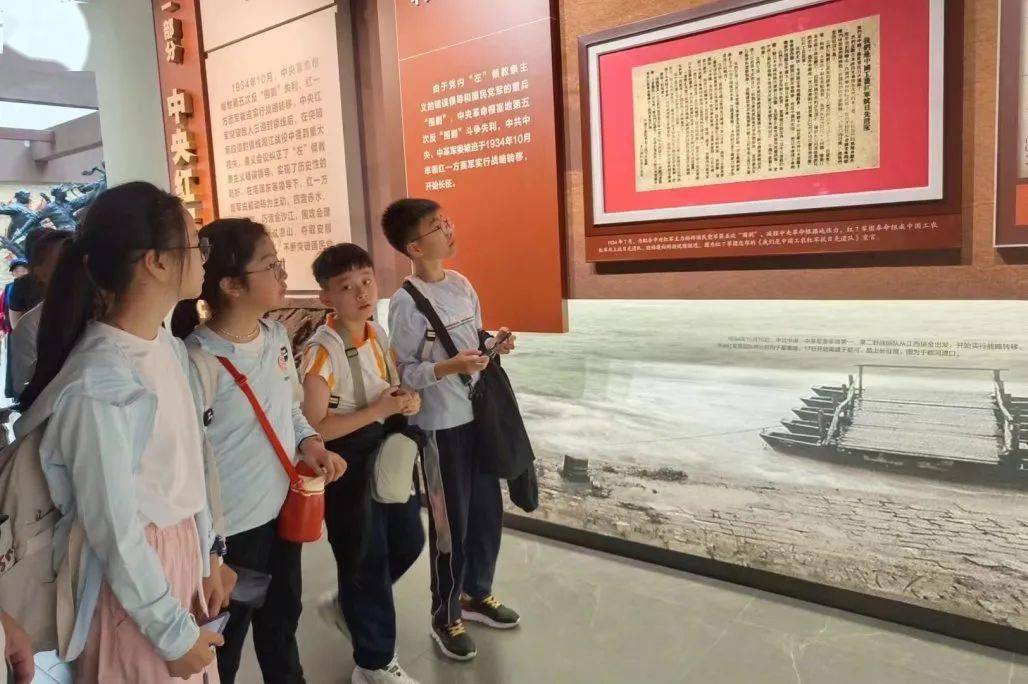 学子赴四川甘孜州互访式交往交流交融活动_五世格达活佛_友谊_炉霍县