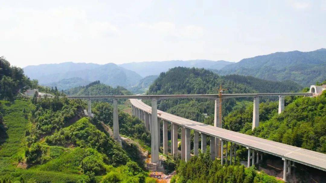 镇雄两个乡镇设站!叙毕铁路全线轨道铺通!预计年底开通!