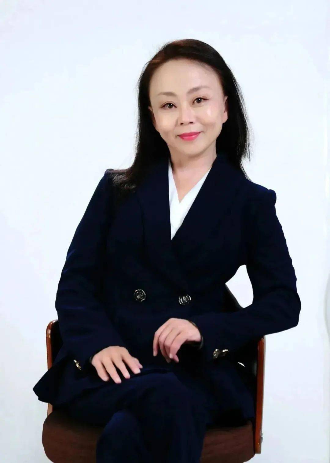 李媛:用热爱与坚持丈量教育深度_教学楼_论文_身体