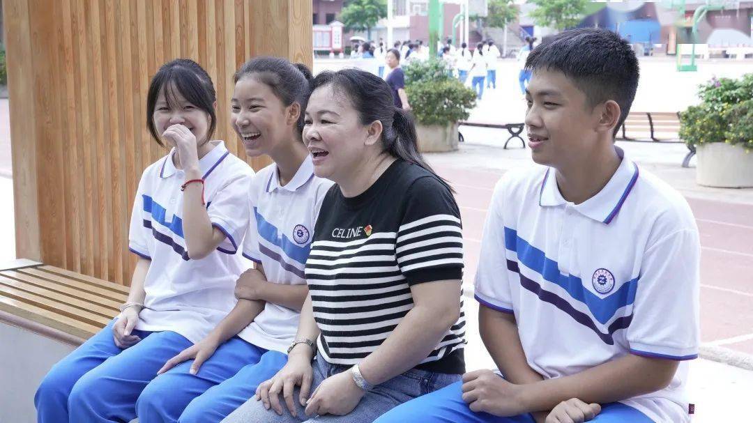 云南省优秀教师| 李华:以爱执教 做学生的知心人和领路人_教育_勐海县