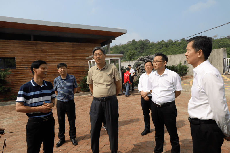 费德平一行先后深入郧阳区中华水园,湖北青龙山恐龙蛋化石群国家级