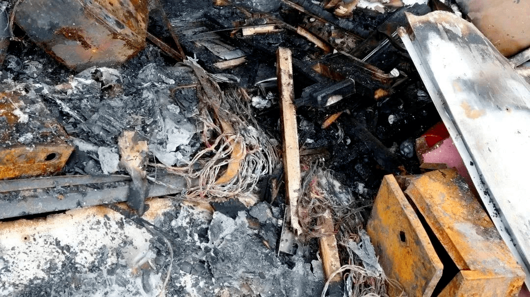 静安区一医院发生火情_火灾_烟头_杨某