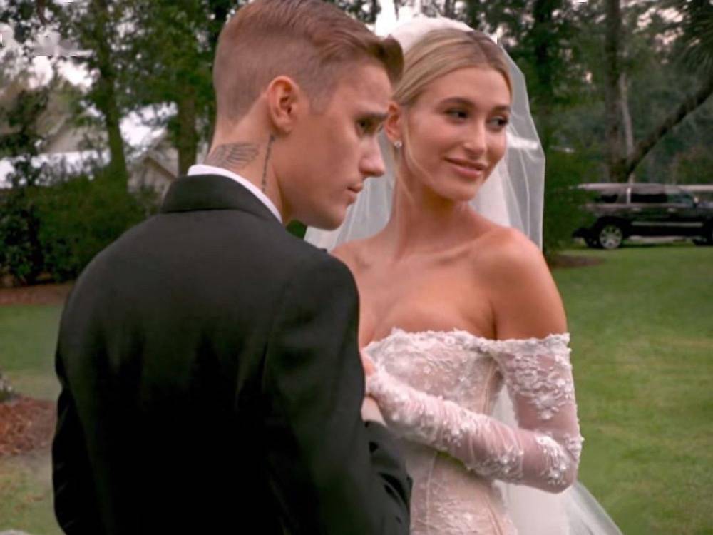 贾斯汀比伯和老婆庆祝结婚五周年,时尚造型穿搭引人注目_海莉_穿着