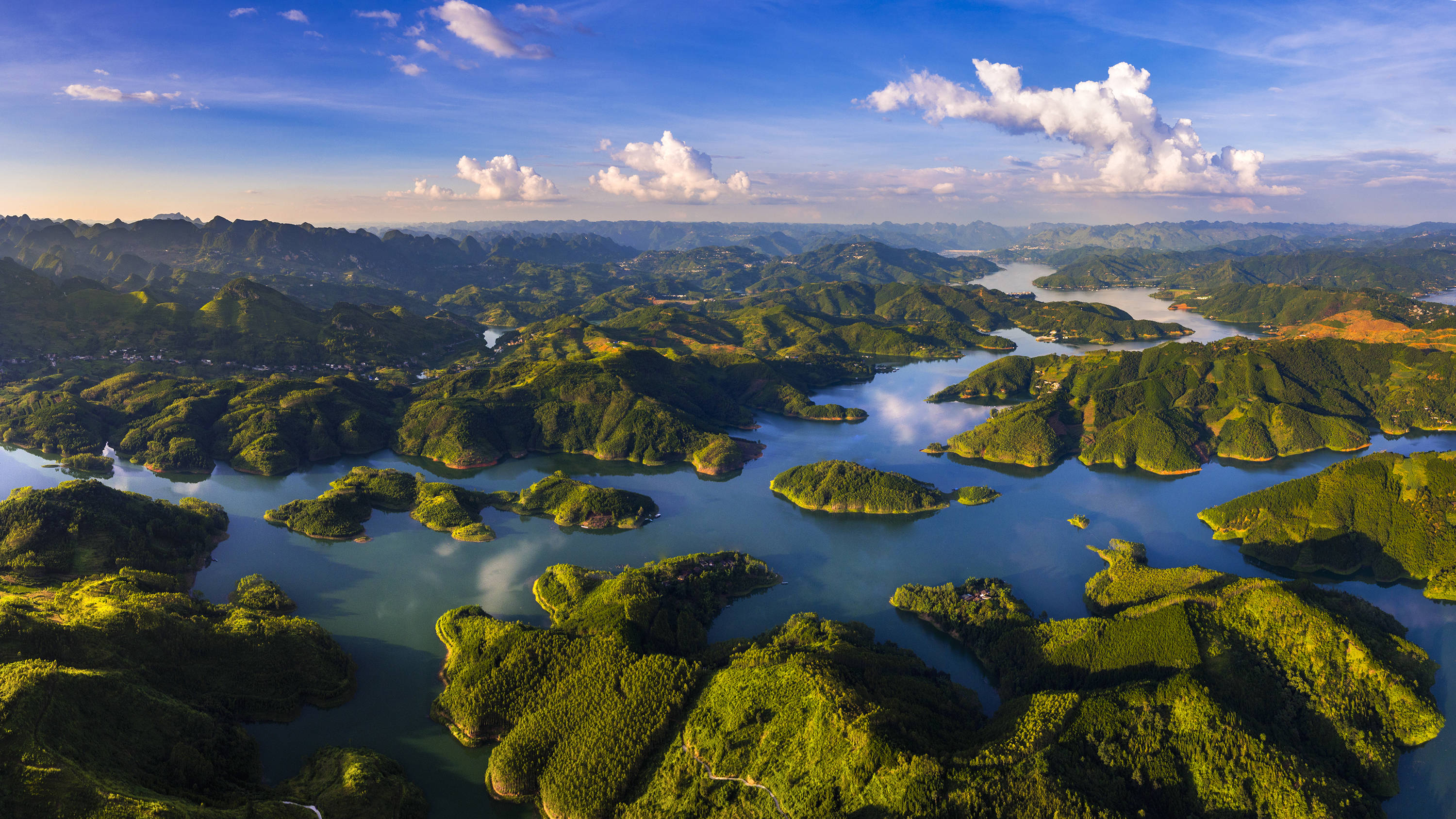 跟着山旅会 体验黔西南山地秘境之旅_旅游_峡谷_万峰林