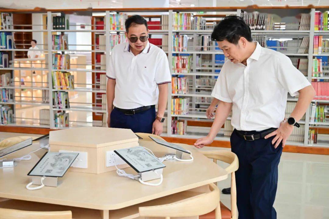 【莆田哲理中学】福建省开放大学校长吴国荣莅临我校调研家庭教育和