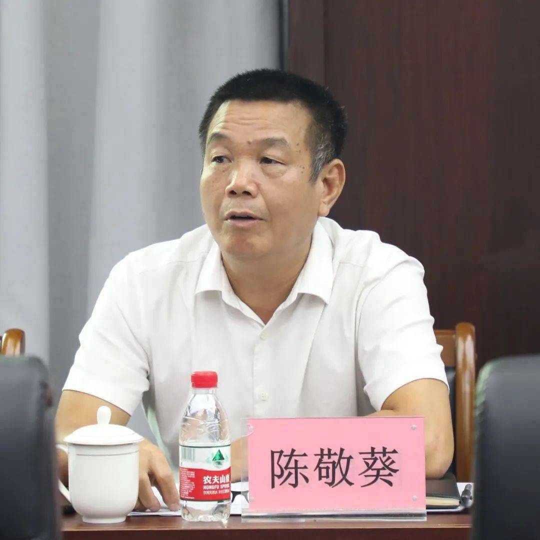 市政府副市长何世刚主持召开海棠区爱国卫生运动调度会