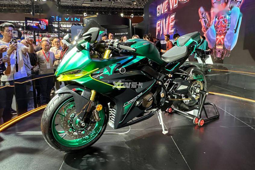 无极高性能跑车rr666 s摩展首发,零百加速3.5秒,堪比超跑.