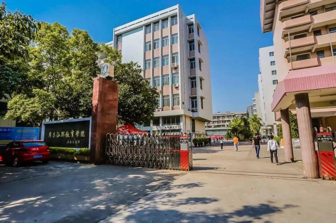 择校菌推出【走进大学序列专题推文】—【汕头职业技术学院】,文章