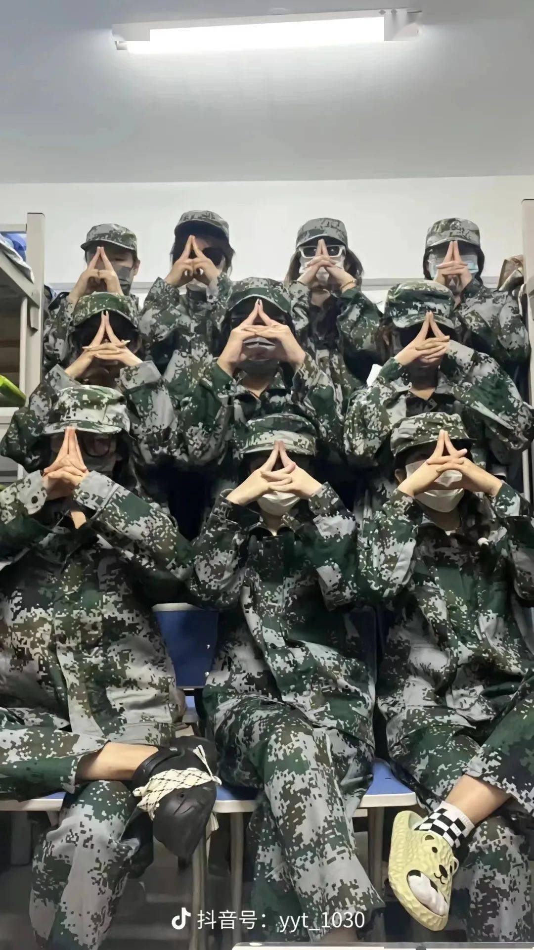 再来一套祈雨结印手势图片来源 | 微博@aallzz_会被轰炸成什么样如果