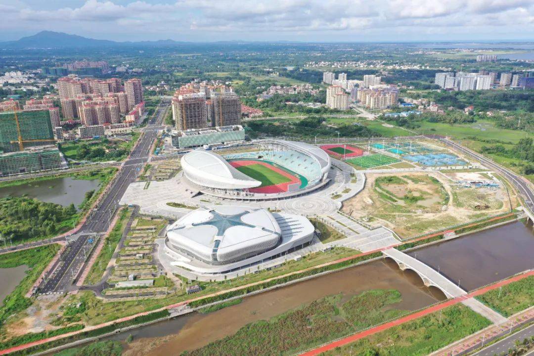拍客|万宁体育广场航拍图_项目_市民_健身