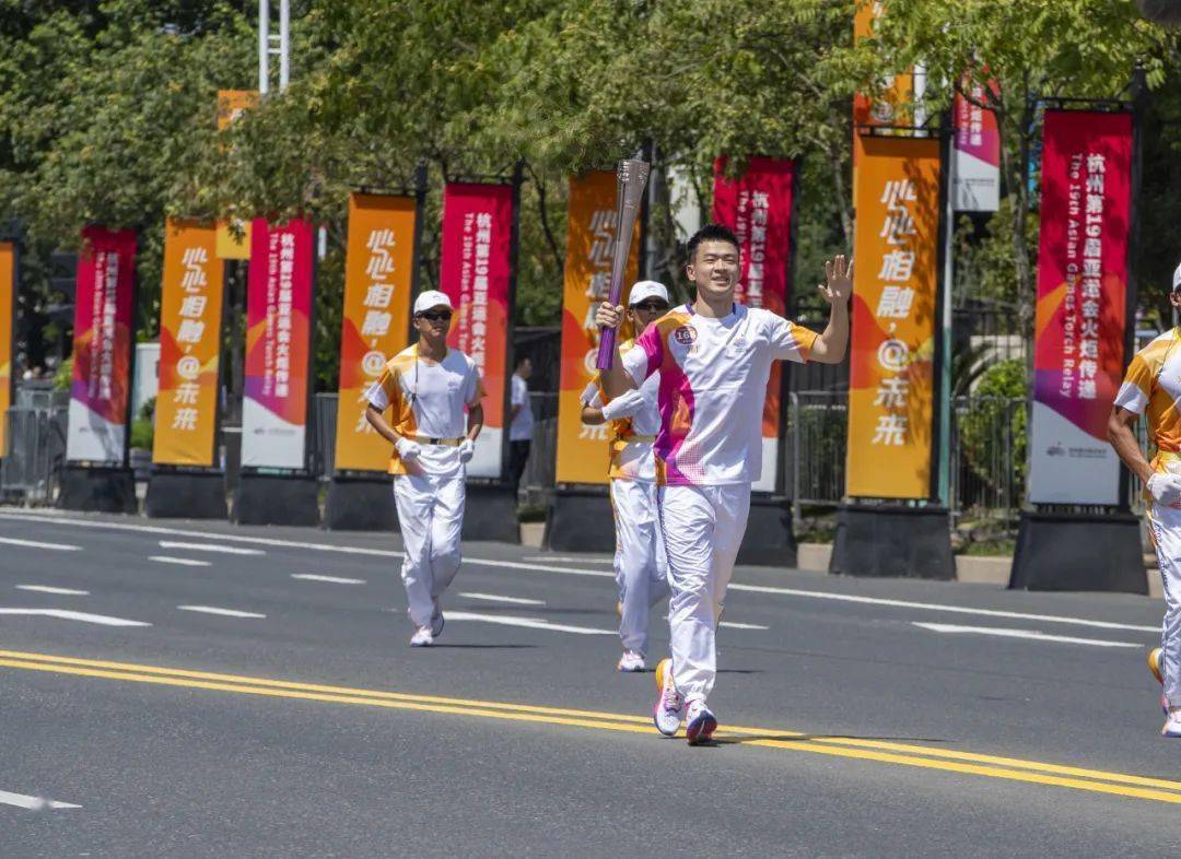 从朱启南到方愉婷,温州7位火炬手都来自这所学校_郑思维_亚运_朱敏圆