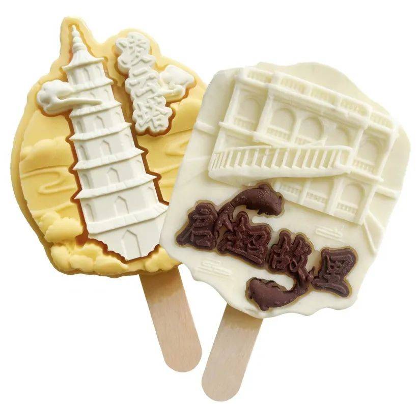 两款雪糕分别以梁启超纪念馆和凤山凌云塔为设计元素,最大的亮点是双