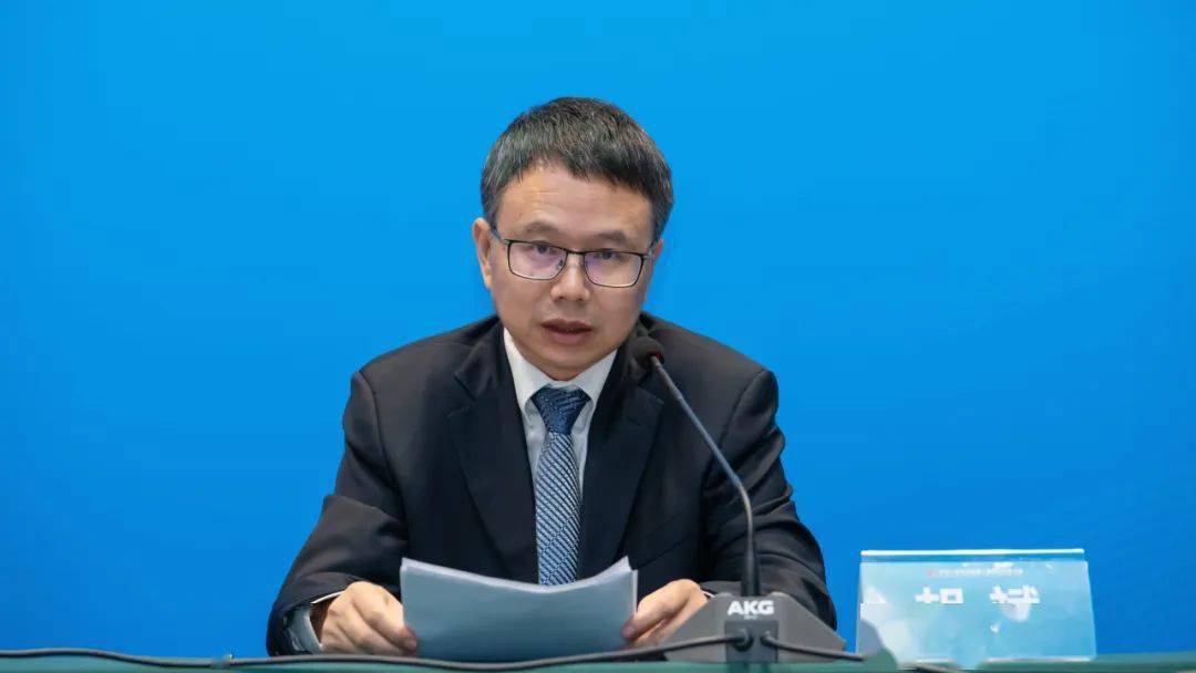 胡斌在中华人民共和国第二届职业技能大赛代表团专场媒体见面会上介绍