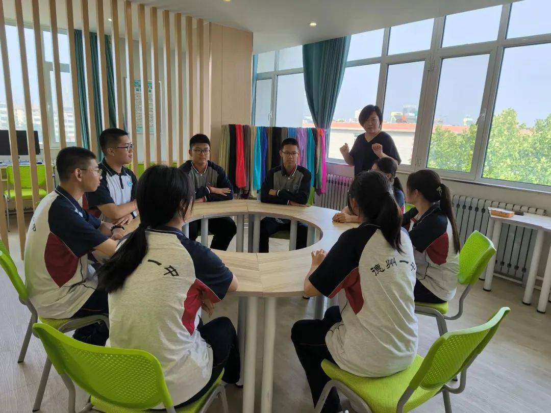 德州一中也将借此契机,继续积极推进我校心理工作的创新与发展,始终