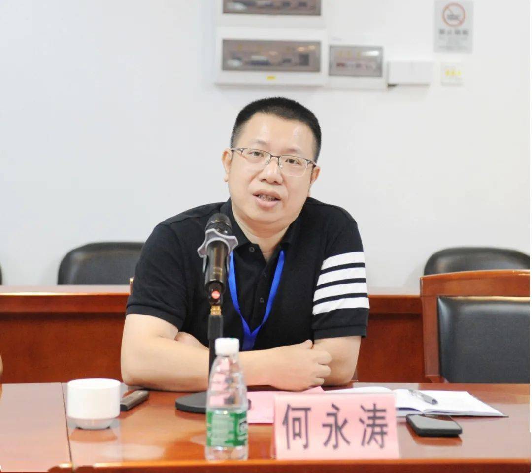 伦教医院院长何永涛对伽师县维吾尔医医院一行的到来表示欢迎,并以