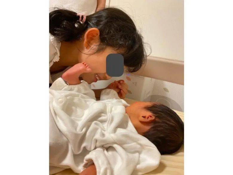 日本小学生的暑假自由研究:照顾刚出生的妹妹