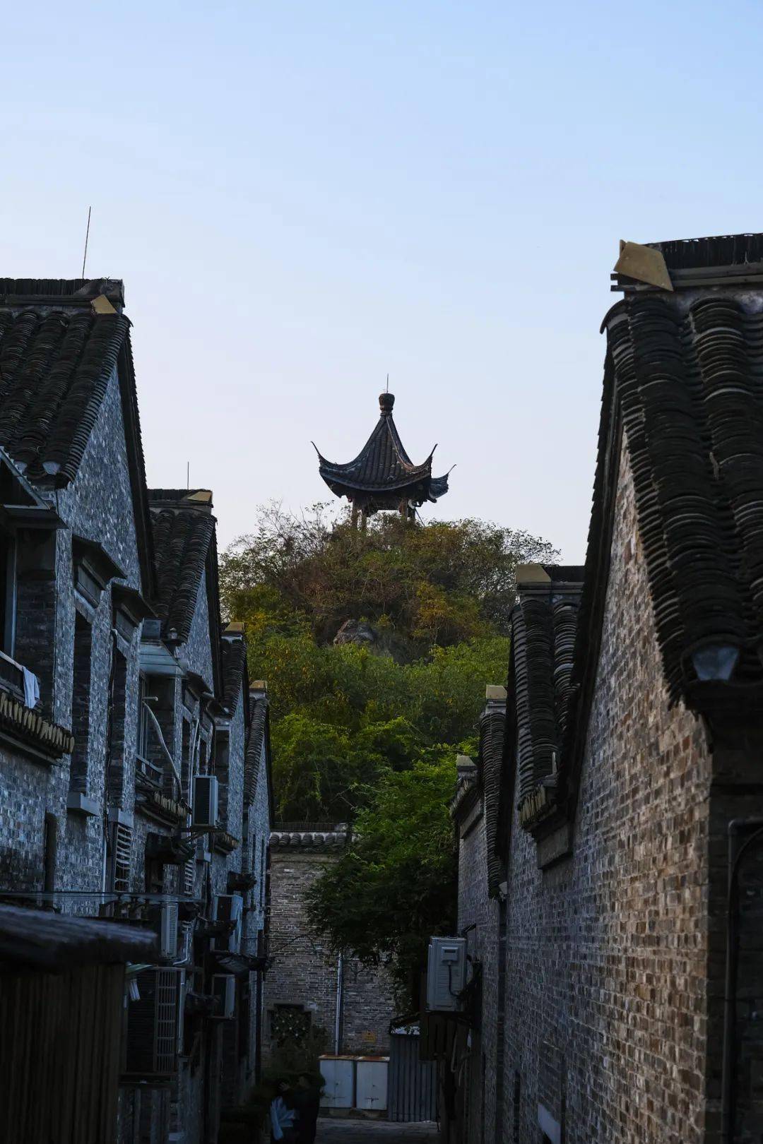 光与影 | 西津渡——走街串巷,一眼千年_青岛_古街_企业