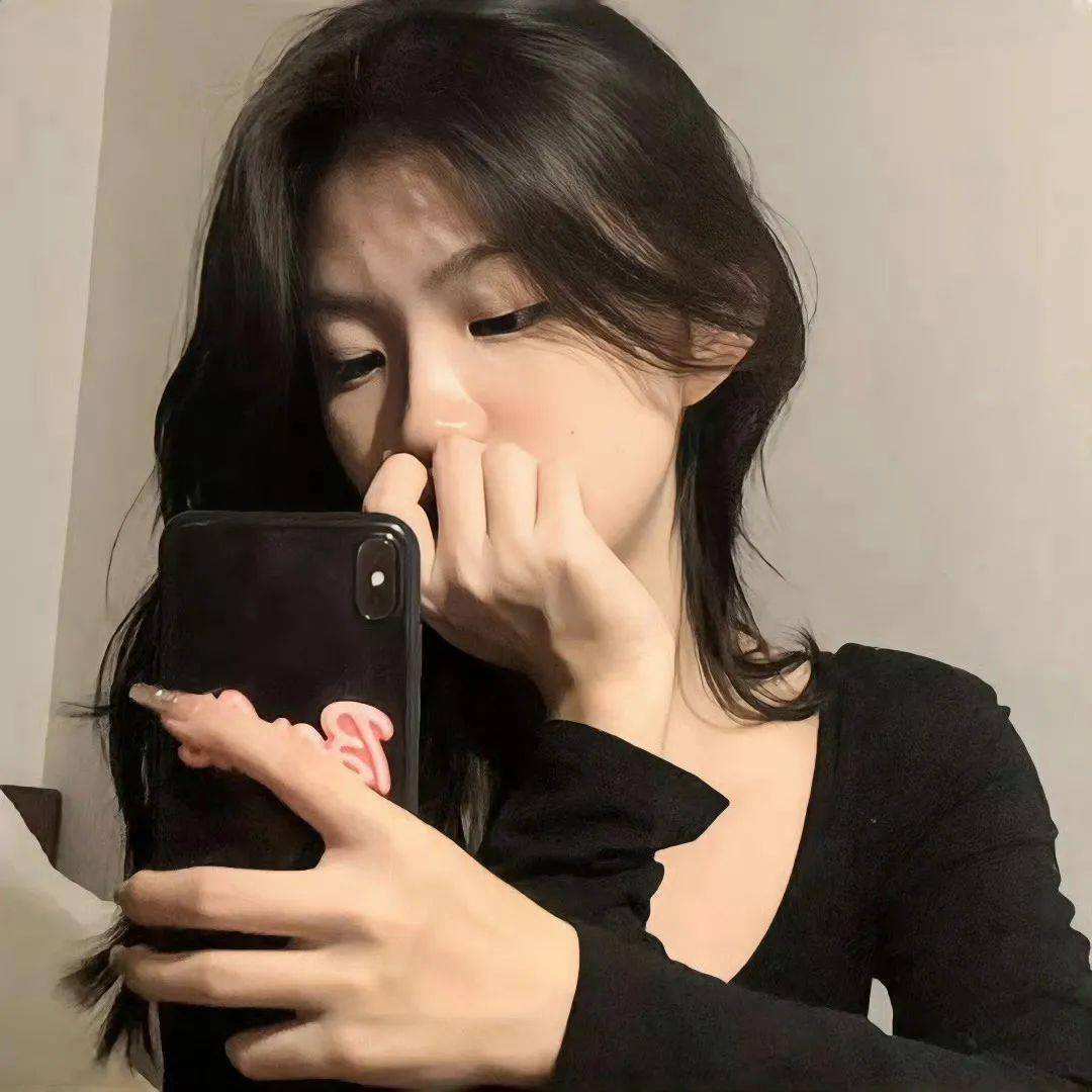 𝙒𝙚𝘾𝙝𝙖𝙩高级感头像 | 优质小众头像_拘泥于_故事_一