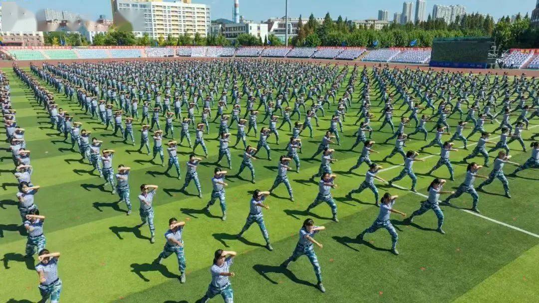 学院圆满完成大连海事大学军训任务_动作_方队_成长