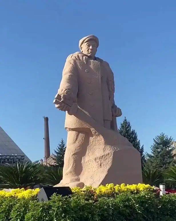共同缅怀铁人王进喜!_大庆油田_精神_开发