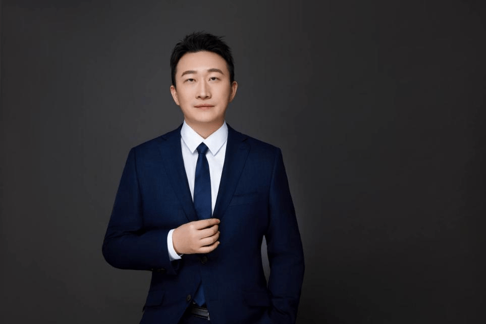 AI公司量化派创始人周灏荣获2023中国人工智能商业杰出贡献人物奖_数字化_场景_科技