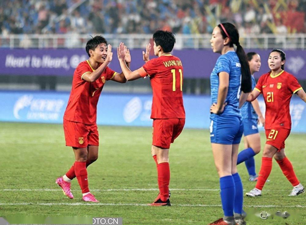 中國女足大勝蒙古開門紅 王霜獨中五元_進球_王珊珊_烏日古