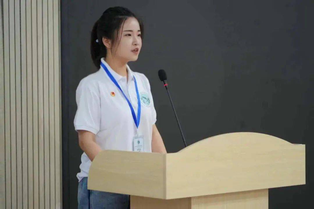 杨佳凝,中共预备党员,20级新闻专业本科生,青岛大学2