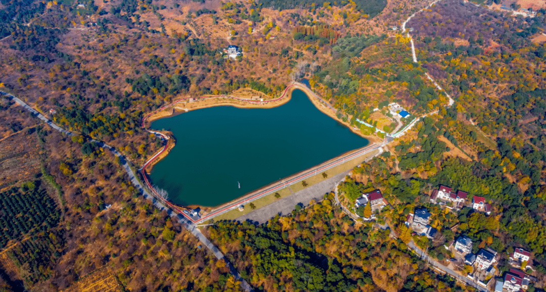 三新環湖綠道綠道位於畫溪街道三新村橫崗自然村,有氧步道環朱城水庫