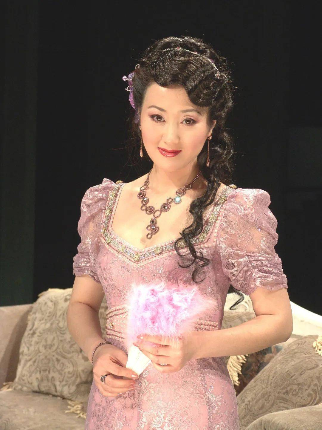 张艳秋 饰 陈白露李阳 饰 方达生王世文 饰 潘月亭刘景范 饰 王福升