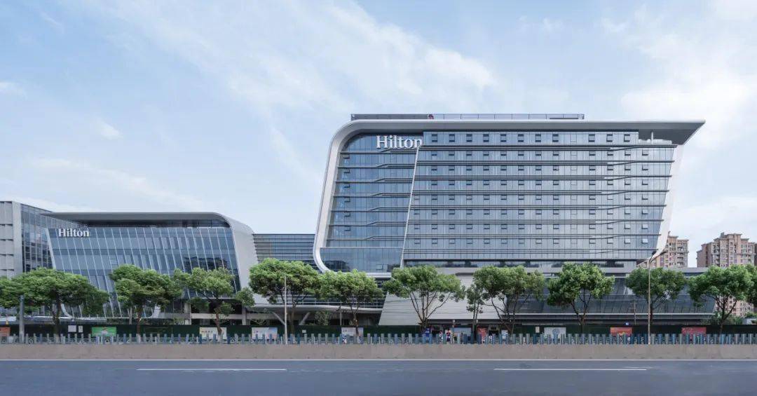 新作| 上海新虹桥灿辉希尔顿五星级酒店 / 上海三益建筑设计有限公司